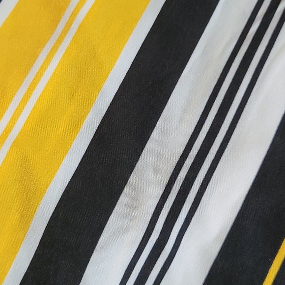 Girls Jumper with black n yellow pattern - Picture 4 of 9